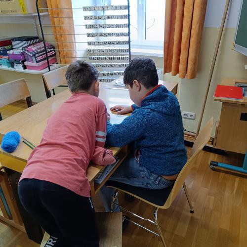 Kinder lesen vor