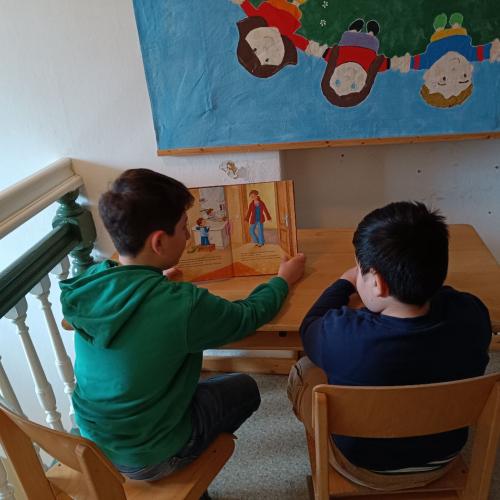 Kinder lesen vor