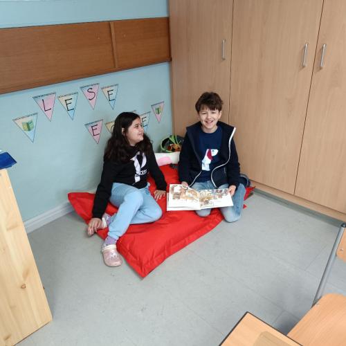 Kinder lesen vor
