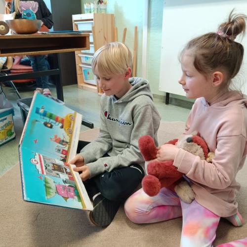 Kinder lesen vor